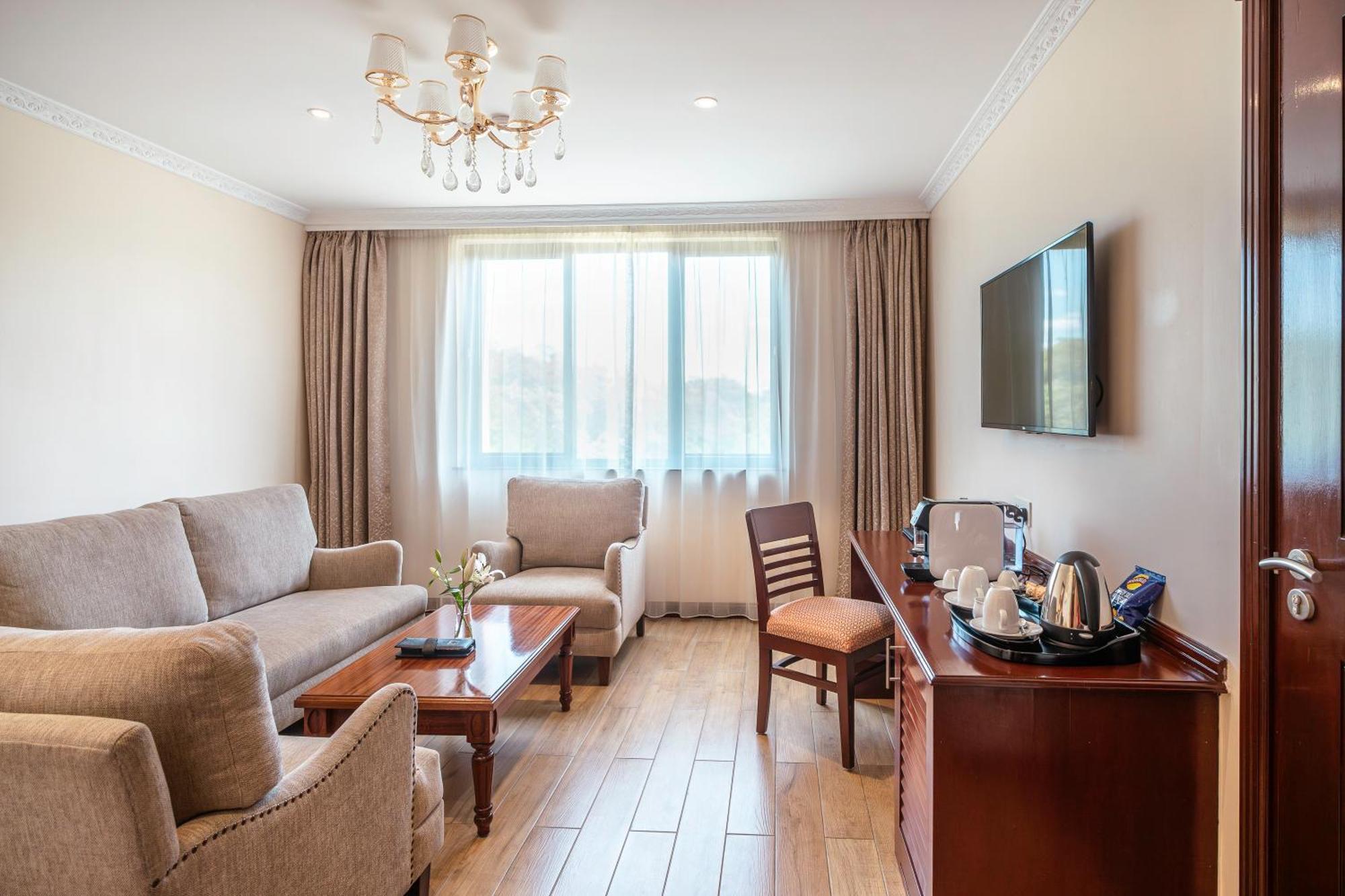 Sarova Woodlands Hotel And Spa Накуру Экстерьер фото